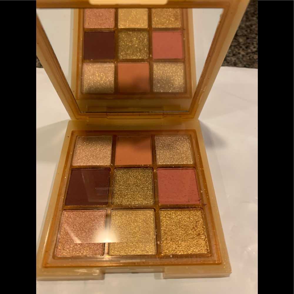Huda beauty Gold eyeshadow palette